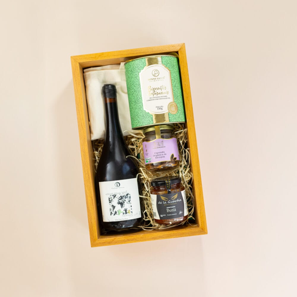 kit presente sustentável especial com vinho, caponata, geleia e biscoito