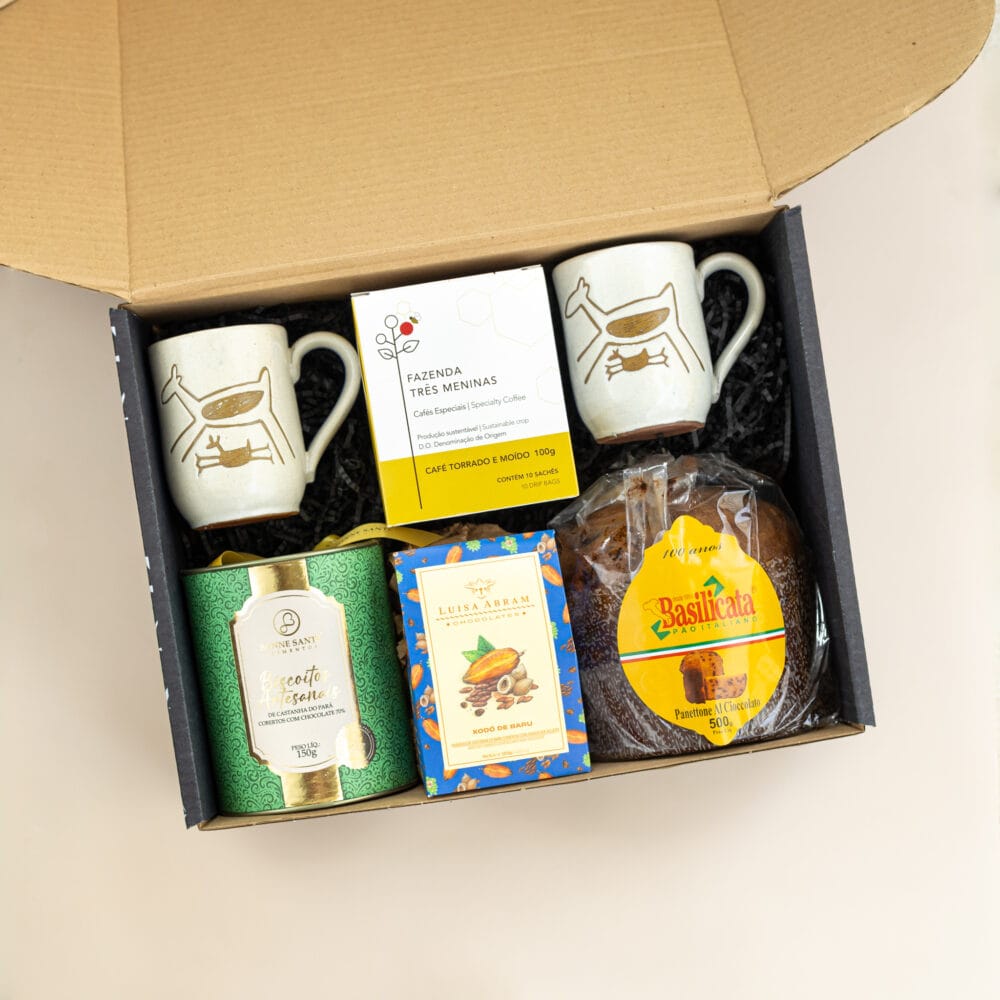 kit de presente sustentável com café, drágeas de baru, chocotone e biscoito de castanha do pará