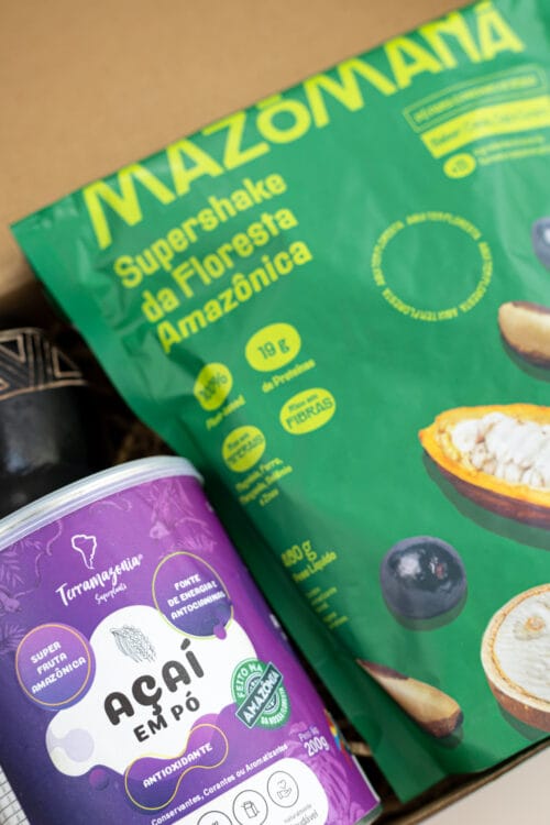 kit de presente sustentável com shake da floresta, açaí em pó e tigela de cuia