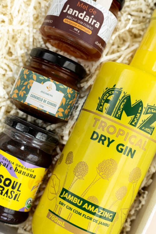 presente sustentável com gin da Amazônia, mel, geleia e caramelo de cumaru