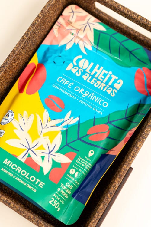 detalhe kit para brinde sustentável com bandeja de palha de café e café sustentável - caatinga