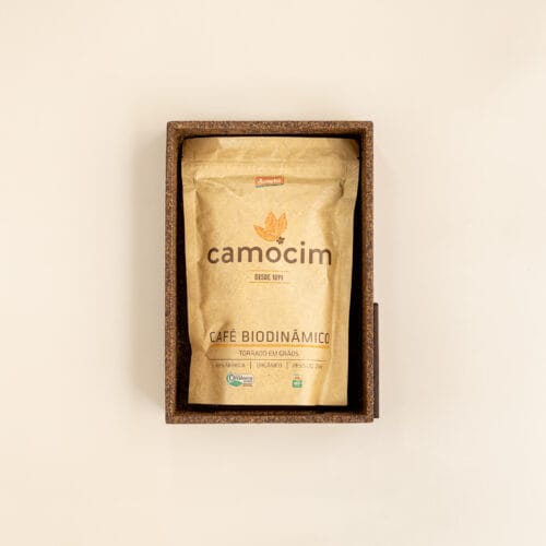 kit para brinde sustentável com bandeja de palha de café e café sustentável - mata atlântica