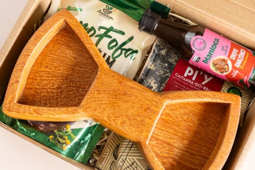 presente sustentável com farofa, castanha, molho de tucupi preto e petisqueira