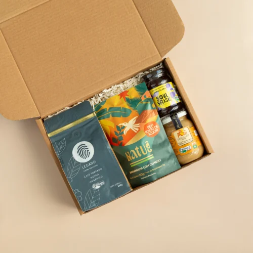 kit de presente sustentável com: geleia de jabuticaba, doce de leite, café Legado, bananinha com cambuci.