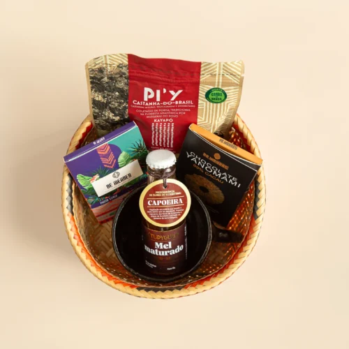 kit de presente sustentável com: mel de abelhas nativas, castanha do brasil, chocolates, urutu Baniwa e cerâmica tukano.