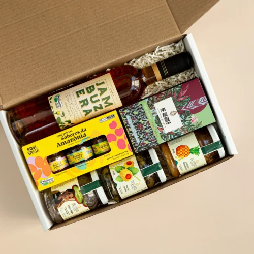 kit de presente sustentável com: cachaça de jambu, kit conservas da Amazônia, kit geleias e chocolate.