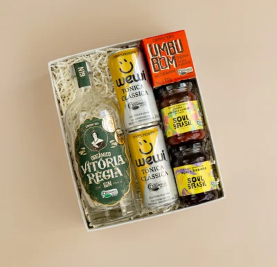 kit de presente sustentável com: gin tônica orgânico, tônicas, geleia de açaí e banana e geleia goiaba e doce umbu.